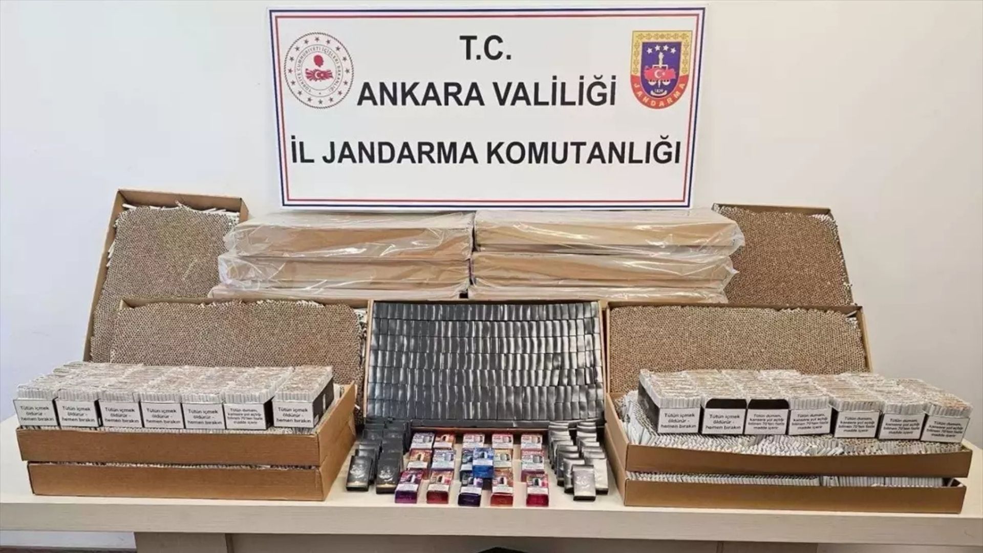 Ankara Jandarmasından "Dumanlı" Operasyon: 400 Bin Makaron ve Tonlarca Tütün Ele Geçirildi!
