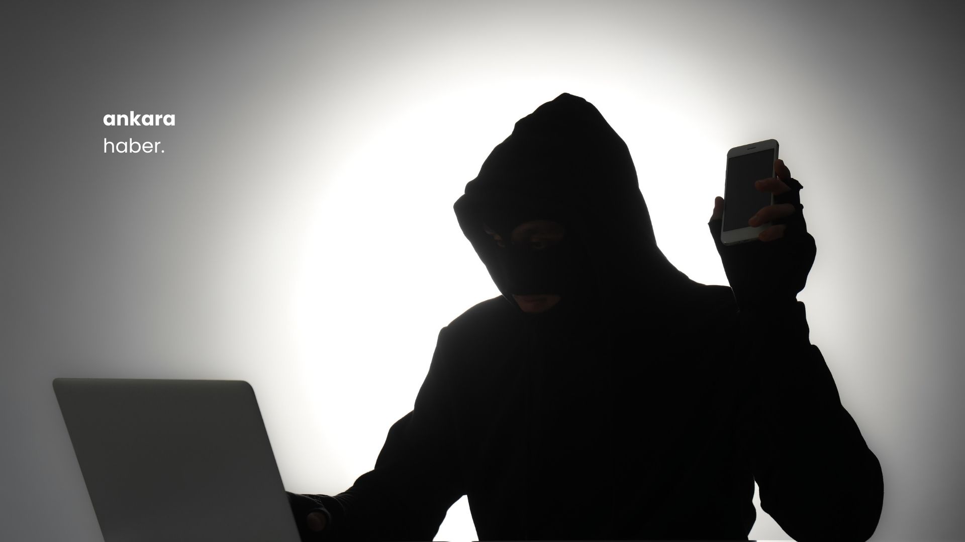 "Polisim" Diyenlere Etimesgut Polisi'nden "Suçüstü" Dersi: 15 Milyonluk Vurgun Sahibine Döndü!