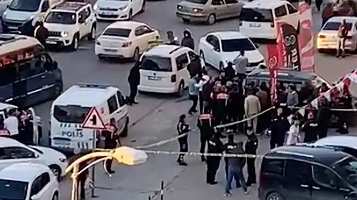 Atapark’ta Esnafın "Alacak" Savaşı: Silahlı, Bıçaklı Kavgada Facia Kıl Payı Engellendi!