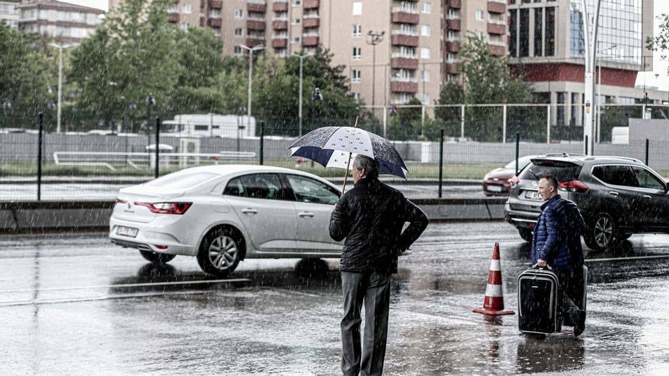 Ankara'da Kavurucu Sıcaklara Yağmur Molası!